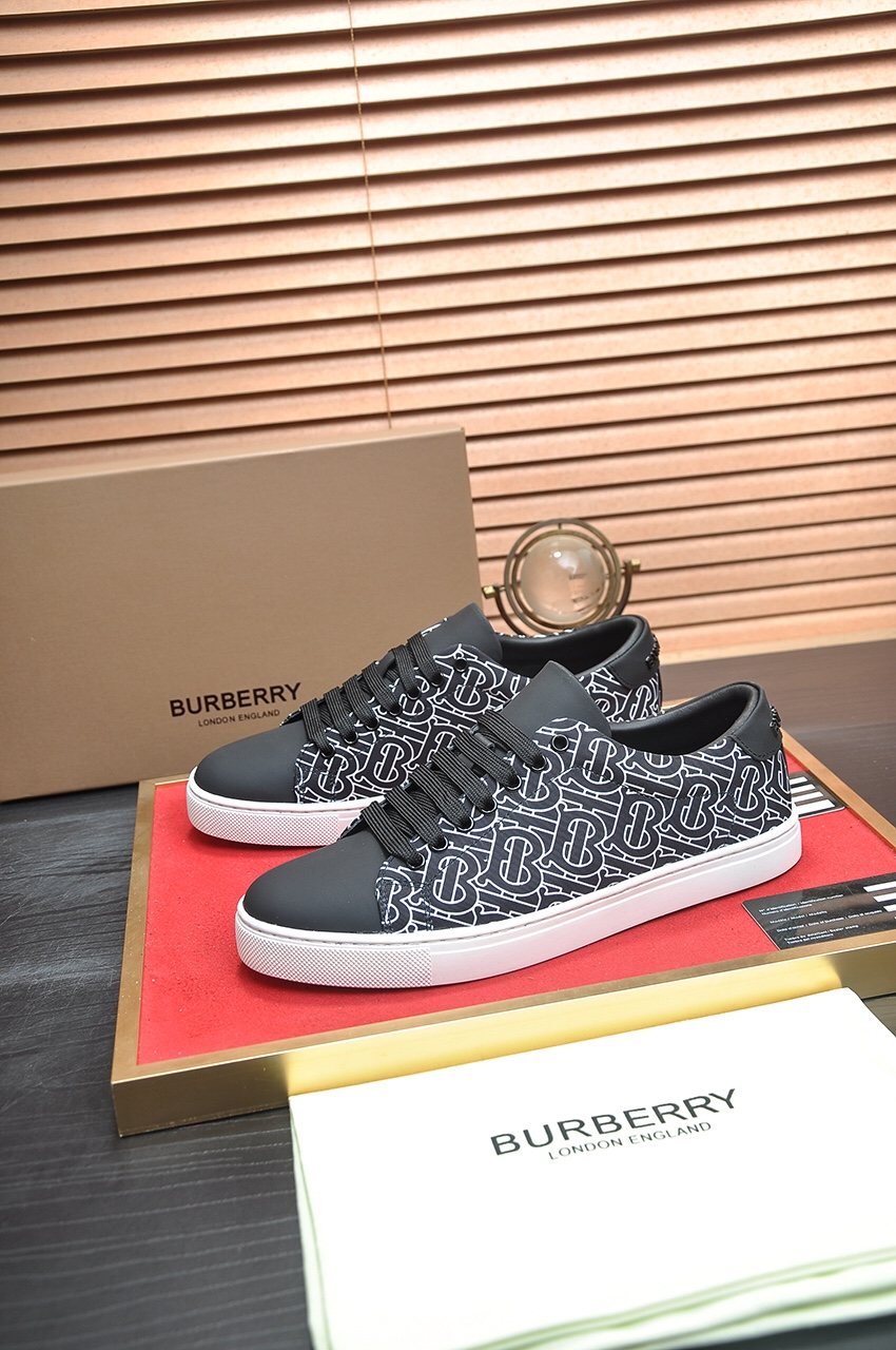 Burberry Black Pattern Low-Top Sneakers